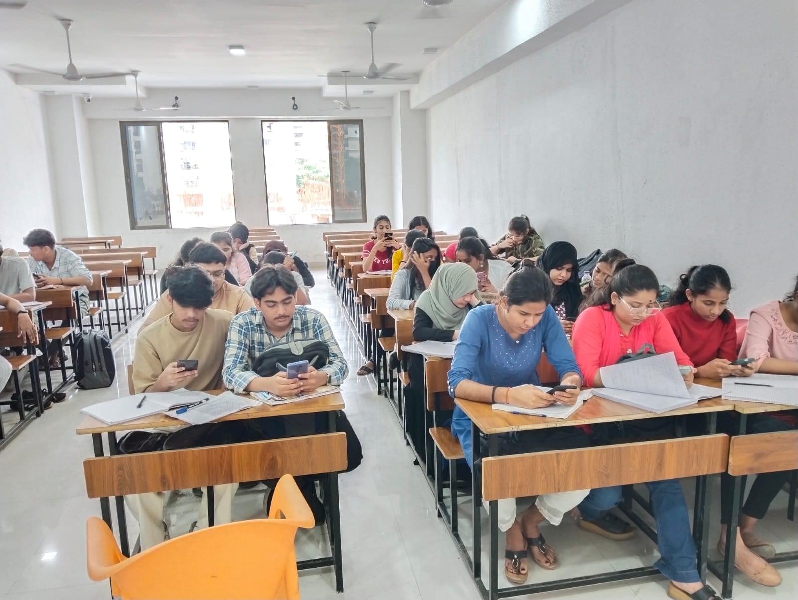 Shree L. R. Tiwari Degree College of Arts, Commerce and Science Mumbai Extra Curriculum Activity photo 71
